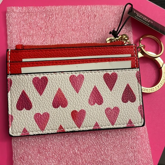 24HR DROP ⬇️ VS Heart Card Case Keychain - Picture 4 of 7